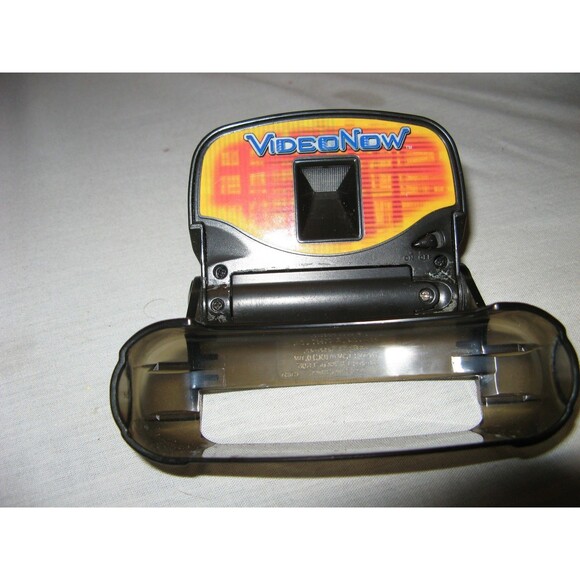 Tiger Electronics Video Now Personal Player Hasbro Blue w Light Attachment WORKS - Picture 3 of 4